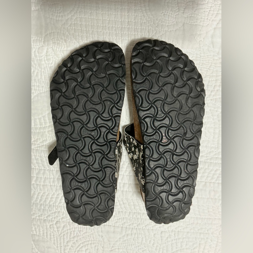 Papillio by Birkenstock Gizeh floral print black & white Sandal Euro 38 US 7 - Picture 11 of 12